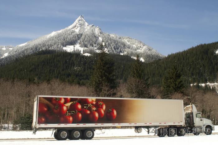 卡车运输食品货物通过北道路瀑布华盛顿照片-正版商用图片06ib9k-摄图